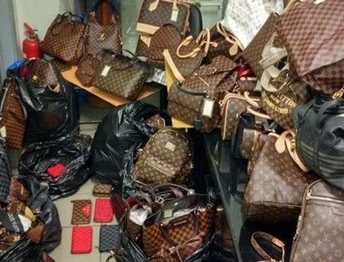 Θεσσαλονίκη: Καταστήματα πουλούσαν απομιμήσεις γνωστού οίκου μόδας